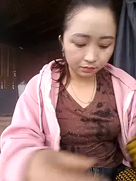 Snapshot of miemie-xx chatting on 10.08.25 miemie-xx online show from 10.08.25