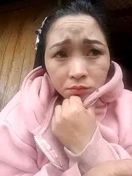 Snapshot of miemie-xx chatting on 10.21.25 miemie-xx online show from 10.21.25