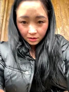 Snapshot of miemie-xx chatting on 10.24.25 miemie-xx online show from 10.24.25