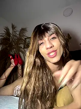 SiaraRealist online show from 12.15.25