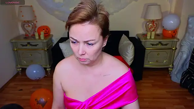 Snapshot of Viola_Rayden chatting on 10.15.25 Viola Rayden online show from 10.15.25