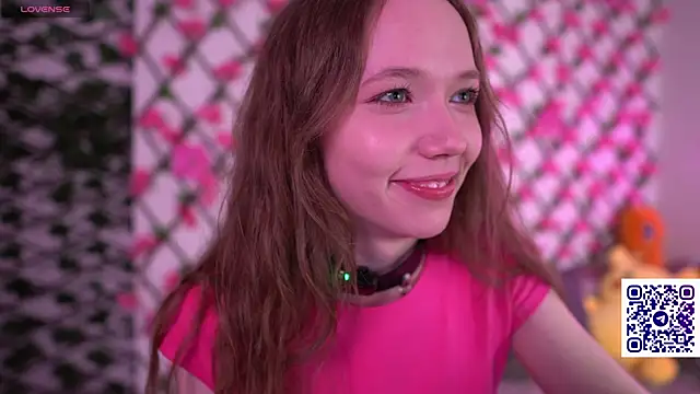 Snapshot of Petite_Polly chatting on 10.10.25 Petite Polly online show from 10.10.25