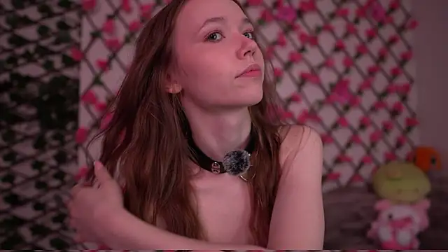 Snapshot of Petite_Polly chatting on 10.19.25 Petite Polly online show from 10.19.25