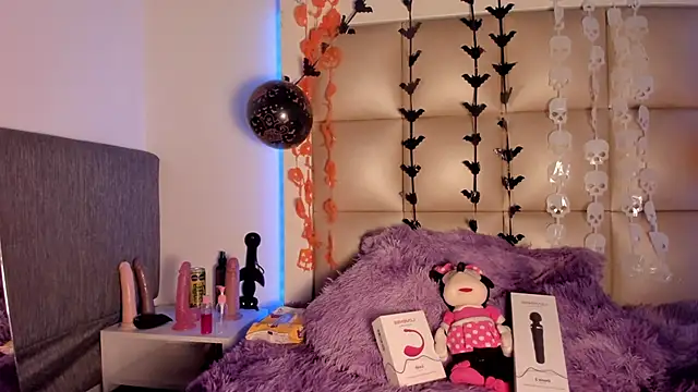 Snapshot of Mia_Petitejs chatting on 10.20.25 Mia Petitejs online show from 10.20.25