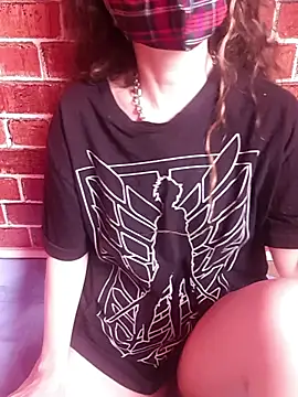 Snapshot of Heelite chatting on 10.17.25 Heelite online show from 10.17.25