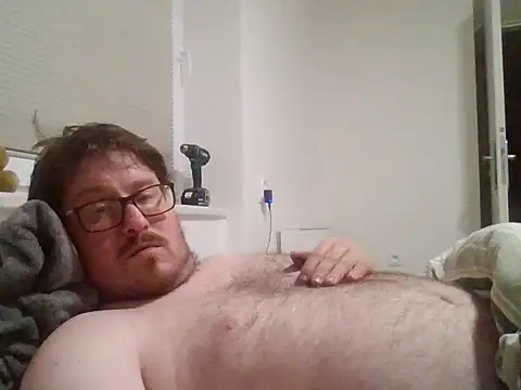 Snapshot of czechguy chatting on 10.17.25 czechguy online show from 10.17.25