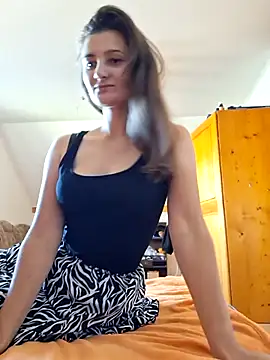 Snapshot of Nika_aa chatting on 10.19.25 Nika aa online show from 10.19.25