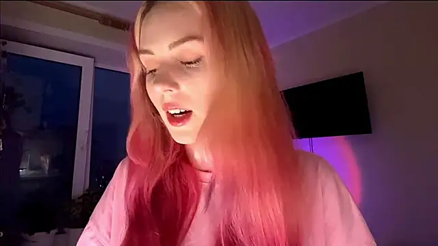 Snapshot of CherlynBlose chatting on 10.18.25 CherlynBlose online show from 10.18.25