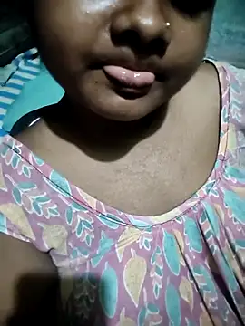 Snapshot of World_Top_Girl chatting on 10.27.25 World Top Girl online show from 10.27.25