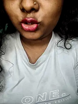 Snapshot of World_Top_Girl chatting on 10.31.25 World Top Girl online show from 10.31.25