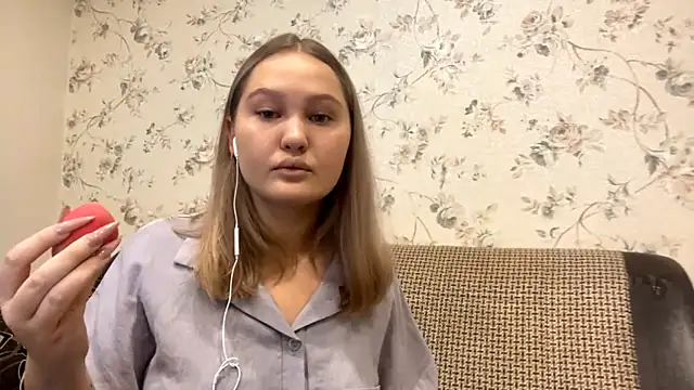 Snapshot of Ohendraper chatting on 10.20.25 Ohendraper online show from 10.20.25