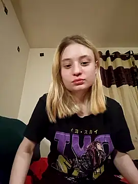 Snapshot of cinnamon-xx chatting on 04.24.26 cinnamon-xx online show from 04.24.26