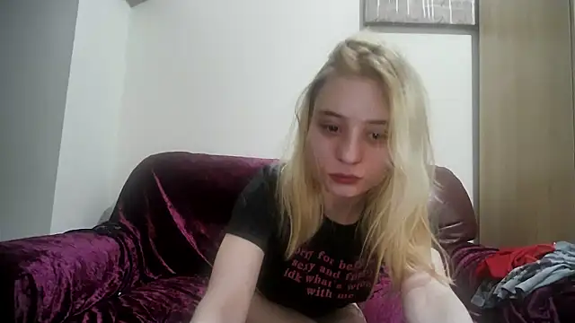 Snapshot of cinnamon-xx chatting on 05.14.26 cinnamon-xx online show from 05.14.26