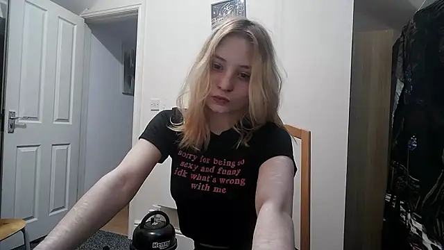 Snapshot of cinnamon-xx chatting on 05.28.26 cinnamon-xx online show from 05.28.26