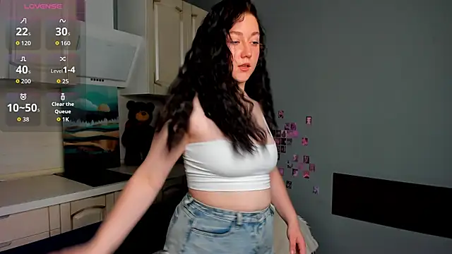 Snapshot of Diana_charon chatting on 10.21.25 Diana charon online show from 10.21.25