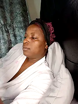 Snapshot of Linae1234 chatting on 11.21.25 Linae1234 online show from 11.21.25