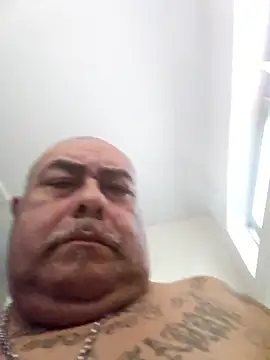 Snapshot of B1GLO chatting on 01.18.26 B1GLO online show from 01.18.26