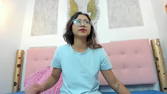 Snapshot of SamanthaFox_8 chatting on 10.20.25 SamanthaFox 8 online show from 10.20.25