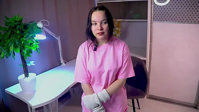 Snapshot of RethaRossler chatting on 10.08.25 RethaRossler online show from 10.08.25