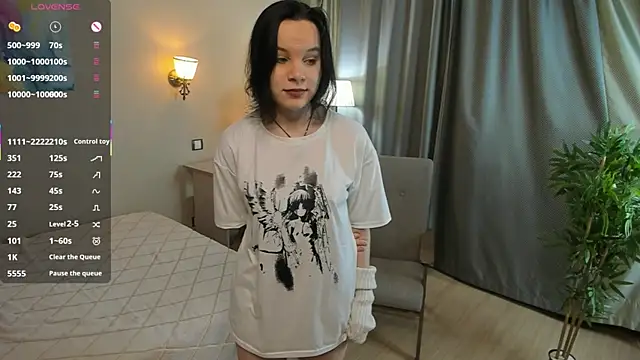 Snapshot of RethaRossler chatting on 10.24.25 RethaRossler online show from 10.24.25