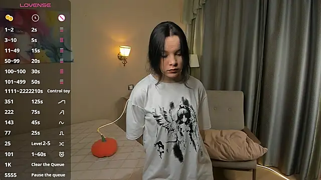 Snapshot of RethaRossler chatting on 10.29.25 RethaRossler online show from 10.29.25