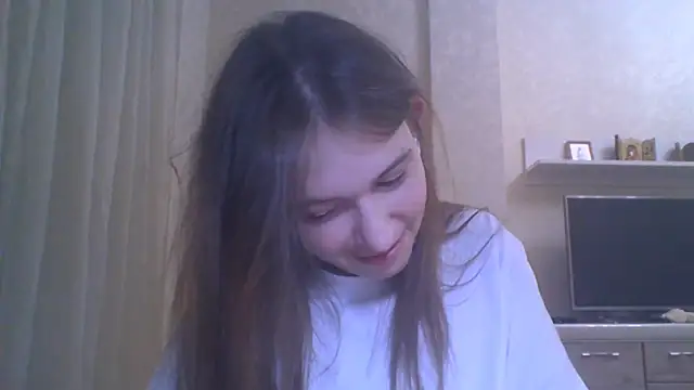 Snapshot of CeyaLier chatting on 10.08.25 CeyaLier online show from 10.08.25