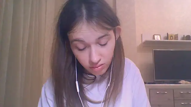 Snapshot of CeyaLier chatting on 10.09.25 CeyaLier online show from 10.09.25