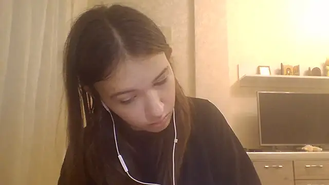 Snapshot of CeyaLier chatting on 10.12.25 CeyaLier online show from 10.12.25