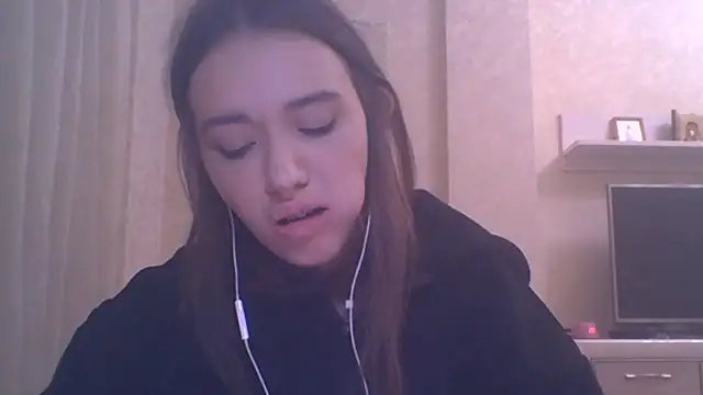 Snapshot of CeyaLier chatting on 10.27.25 CeyaLier online show from 10.27.25