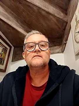 Snapshot of macdut67 chatting on 10.10.25 macdut67 online show from 10.10.25