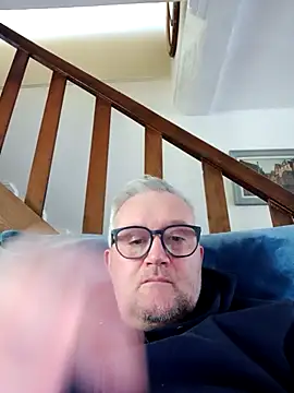 Snapshot of macdut67 chatting on 10.13.25 macdut67 online show from 10.13.25