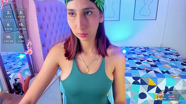 Snapshot of Laaura-Velez chatting on 04.23.26 Laaura-Velez online show from 04.23.26
