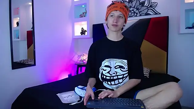 Emo Boy  online show from 01.12.26