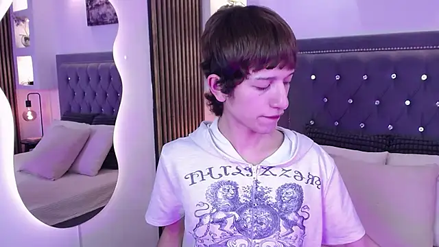 Emo Boy  online show from 05.10.26