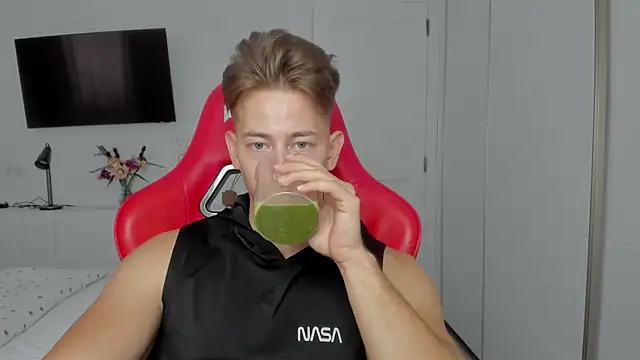 Snapshot of find0m_master chatting on 10.11.25 find0m master online show from 10.11.25