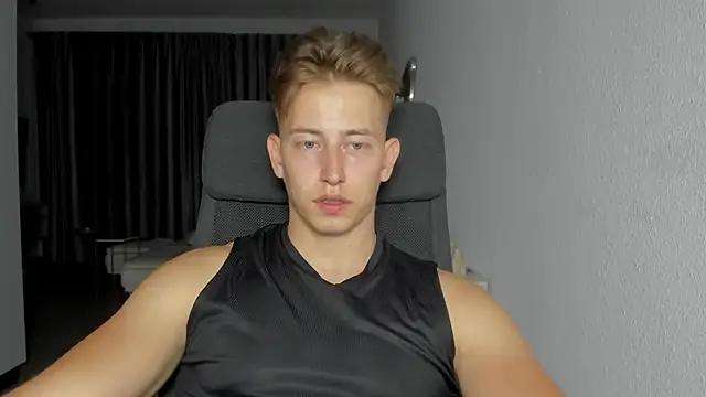 Snapshot of find0m_master chatting on 10.13.25 find0m master online show from 10.13.25