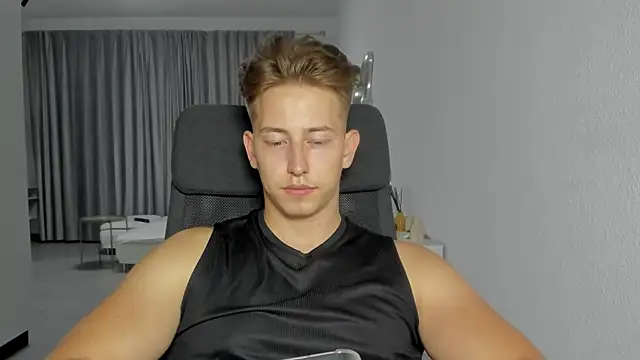 Snapshot of find0m_master chatting on 10.16.25 find0m master online show from 10.16.25