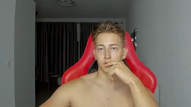 Snapshot of find0m_master chatting on 10.20.25 find0m master online show from 10.20.25