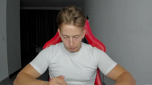 Snapshot of find0m_master chatting on 10.22.25 find0m master online show from 10.22.25