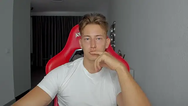 Snapshot of find0m_master chatting on 10.24.25 find0m master online show from 10.24.25