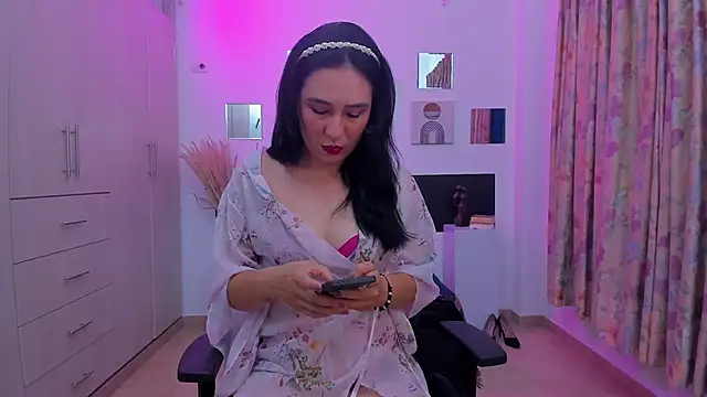 Snapshot of anna_maya77 chatting on 10.12.25 anna maya77 online show from 10.12.25
