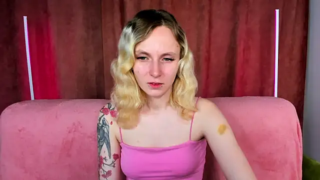 LikiLips online show from 11.25.25