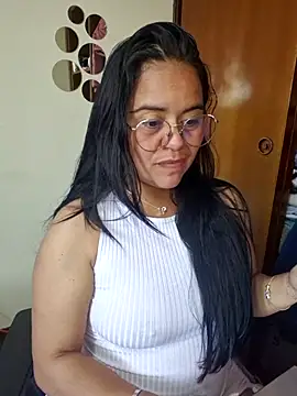 Snapshot of Miss__kendra_ chatting on 10.22.25 Miss  kendra  online show from 10.22.25