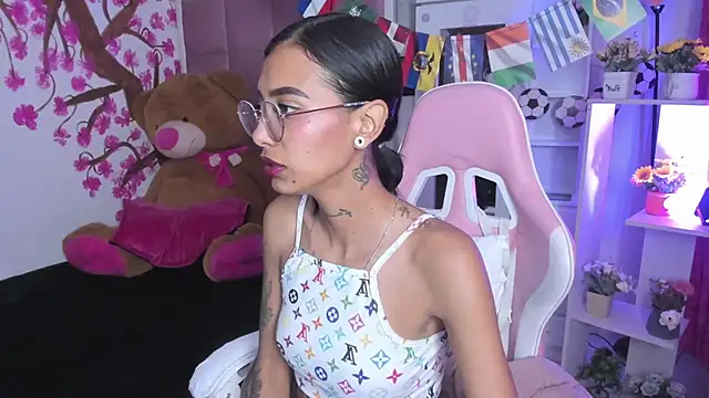 Snapshot of KarlaSlutSkinny__ chatting on 06.18.26 KarlaSlutSkinny online show from 06.18.26