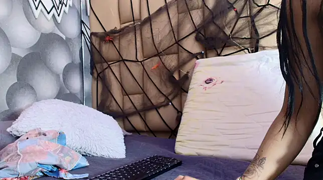 hannah teehn online show from 10.23.25