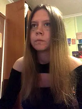 LunaVirelle online show from 10.17.25