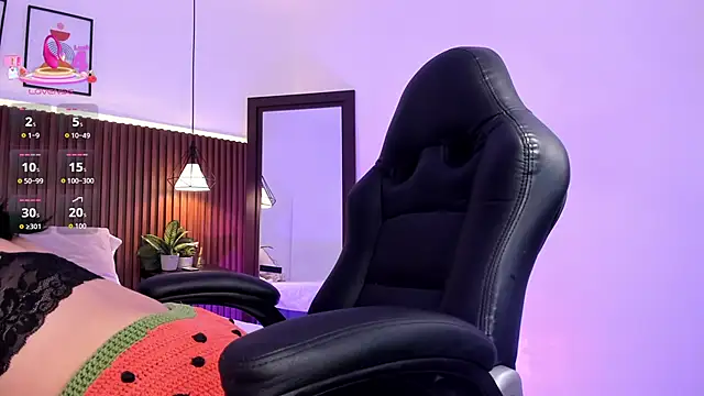 Snapshot of evelyn_samantha chatting on 10.23.25 evelyn samantha online show from 10.23.25