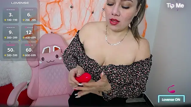 Snapshot of Isabella_wish1 chatting on 10.23.25 Isabella wish1 online show from 10.23.25