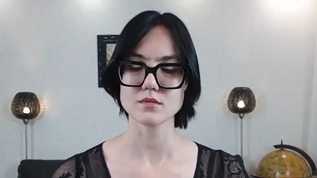 Snapshot of Marie_Fitch chatting on 10.27.25 Marie Fitch online show from 10.27.25