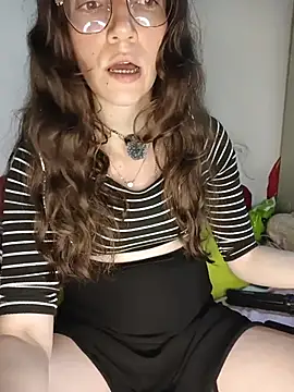 Snapshot of Lucy_colee chatting on 12.17.25 Lucy colee online show from 12.17.25